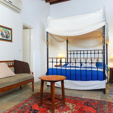 Zoes Traditional Apartments, Bed & Breakfast Larnaka Exterior foto