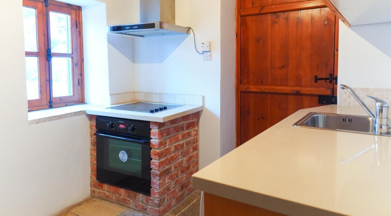 Zoes Traditional Apartments, Bed & Breakfast Larnaka Exterior foto