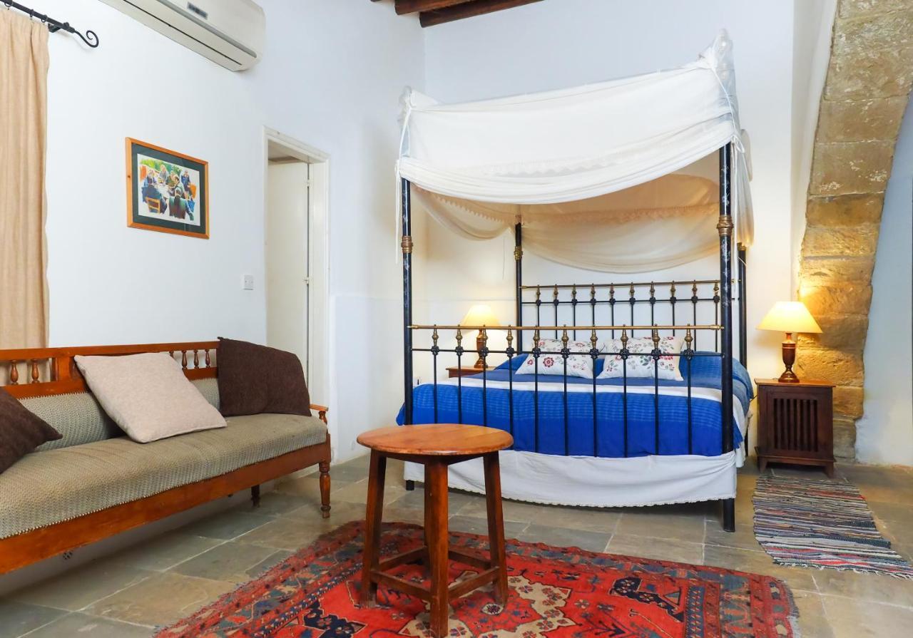 Zoes Traditional Apartments, Bed & Breakfast Larnaka Exterior foto